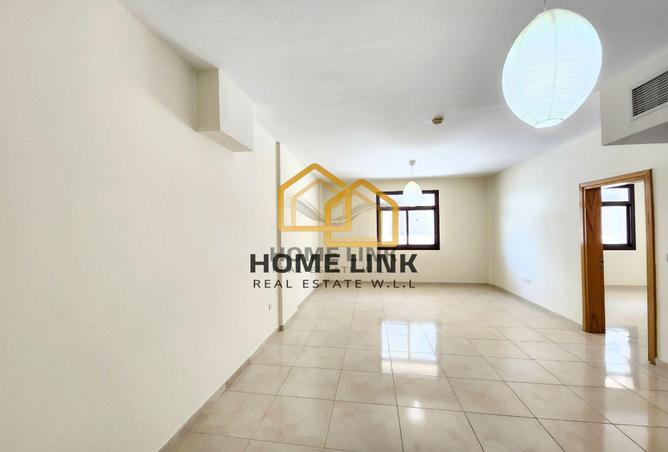 922248 - Property Image 2
