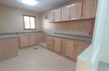 Apartment - 2 Bedrooms - 2 Bathrooms for rent in Al Aman Street - Umm Ghuwailina - Doha