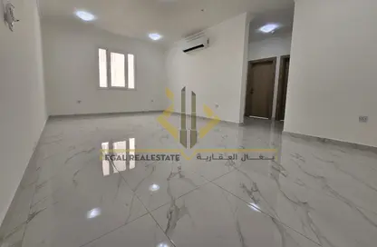 Apartment - 2 Bedrooms - 2 Bathrooms for rent in Bin Omran - Fereej Bin Omran - Doha