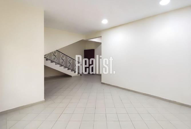 989229 - Property Image 2