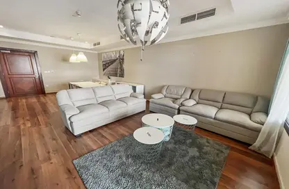 Apartment - 1 Bedroom - 2 Bathrooms for rent in Tower 4 - Porto Arabia - The Pearl Island - Doha