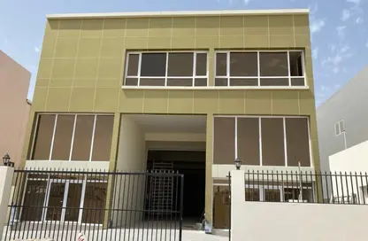 Warehouse - Studio - 5 Bathrooms for rent in Industrial Area - Doha