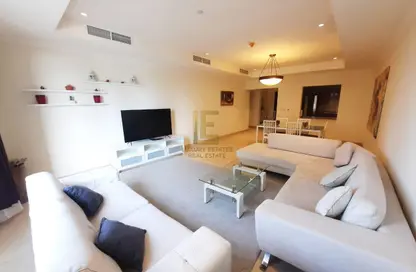 Apartment - 1 Bedroom - 2 Bathrooms for rent in West Porto Drive - Porto Arabia - The Pearl Island - Doha