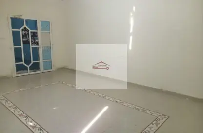 Empty Room image for: Apartment - 1 Bathroom for rent in Madinat Khalifa North - Madinat Khalifa - Doha, Image 1