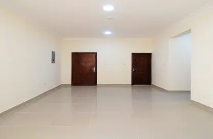 Apartment - 2 Bedrooms - 2 Bathrooms for rent in Al Khazin Street - Madinat Khalifa South - Madinat Khalifa - Doha