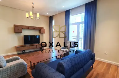 Apartment - 2 Bedrooms - 3 Bathrooms for rent in The Garden - Floresta Gardens - The Pearl Island - Doha
