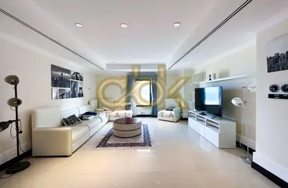 Apartment - 2 Bedrooms - 2 Bathrooms for rent in East Porto Drive - Porto Arabia - The Pearl Island - Doha