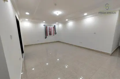 Apartment - 1 Bedroom - 2 Bathrooms for rent in Umm Ghuwailina 4 - Umm Ghuwailina - Doha