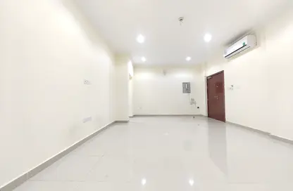 شقة - 2 غرف نوم - 2 حمامات للايجار في شارع الجزيره - فريج بن محمود الشمالي - فريج بن محمود - الدوحة