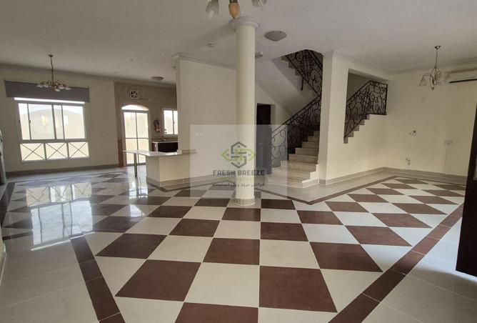 945372 - Property Image 2