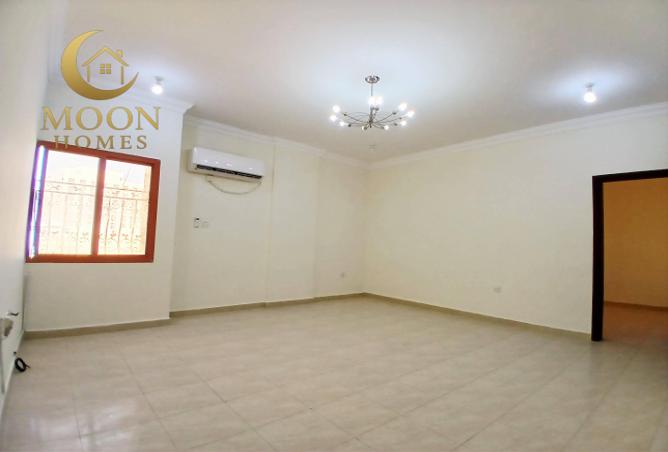 998132 - Property Image 2