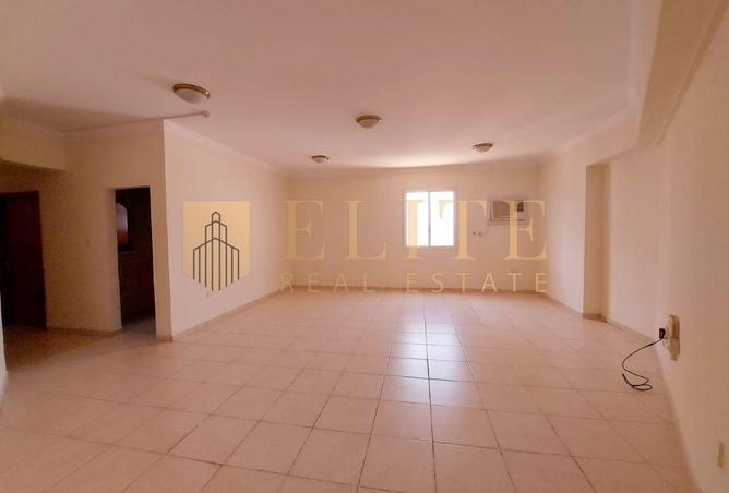 933203 - Property Image 2