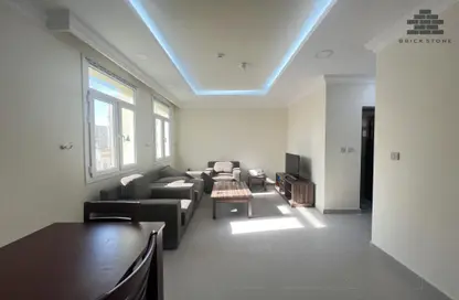 Apartment - 2 Bedrooms - 2 Bathrooms for rent in Umm Ghwailina Comm - Umm Ghuwalina - Umm Ghuwailina - Doha
