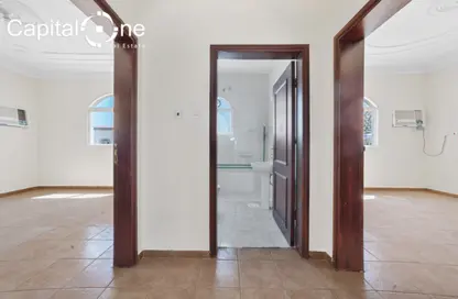 Villa - 5 Bedrooms - 4 Bathrooms for rent in Al Hadara Street - Al Thumama - Doha