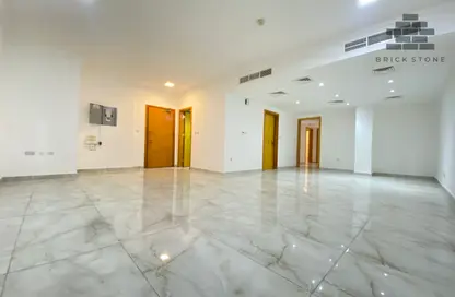 Apartment - 3 Bedrooms - 3 Bathrooms for rent in Al Mansoura - Al Mansoura - Doha