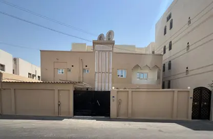 شقة - 4 غرف نوم - 3 حمامات للايجار في شارع المطار - منطقة المطار - الدوحة