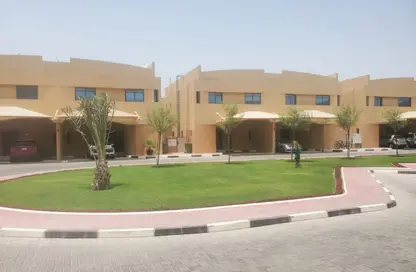 فيلا - 4 غرف نوم - 3 حمامات للايجار في شارع المطار القديم - طريق المطار القديم - الدوحة