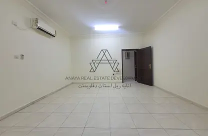 شقة - 2 غرف نوم - 2 حمامات للايجار في شارع المطار القديم - طريق المطار القديم - الدوحة