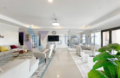 Apartment - 2 Bedrooms - 3 Bathrooms for rent in East Porto Drive - Porto Arabia - The Pearl Island - Doha