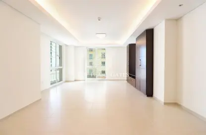 Apartment - 1 Bedroom - 2 Bathrooms for sale in Viva West - Viva Bahriyah - The Pearl Island - Doha