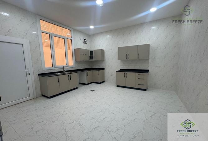 904156 - Property Image 2