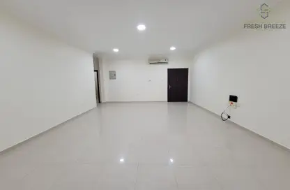 Apartment - 2 Bedrooms - 2 Bathrooms for rent in Al Nasr Street - Al Nasr - Doha