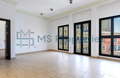 Apartment - 1 Bedroom - 2 Bathrooms for rent in Carnaval - Qanat Quartier - The Pearl Island - Doha