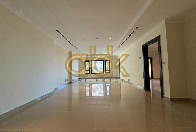 898988 - Property Image 3