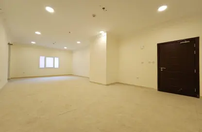 صورة لـ غرفة فارغة شقة - 2 غرف نوم - 2 حمامات للايجار في الخيصة - الخيصة - أم صلال محمد ، صورة رقم 1