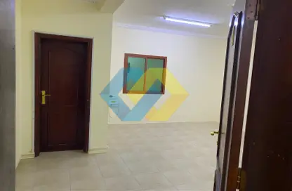 شقة - 2 غرف نوم - 2 حمامات للايجار في شارع الخازن - مدينة خليفة جنوب - مدينة خليفة - الدوحة