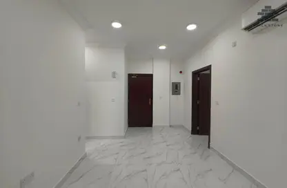 Apartment - 1 Bedroom - 1 Bathroom for rent in Umm Ghuwailina 4 - Umm Ghuwailina - Doha
