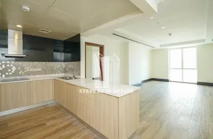 Apartment - 1 Bedroom - 2 Bathrooms for rent in East Porto Drive - Porto Arabia - The Pearl Island - Doha