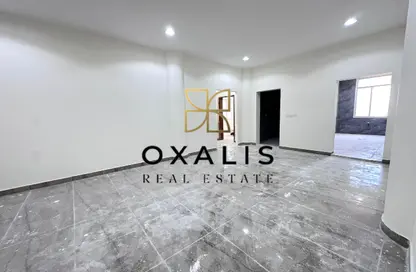 Apartment - 2 Bedrooms - 2 Bathrooms for rent in Umm Al Seneem Street - Ain Khaled - Doha