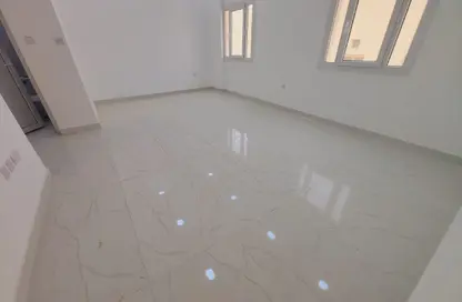 Apartment - 2 Bedrooms - 3 Bathrooms for rent in Urwa Bin Masoud Street - Al Messila - Doha