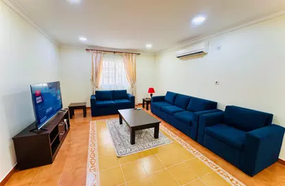 Apartment - 2 Bedrooms - 2 Bathrooms for rent in Corniche Road - Corniche Road - Doha