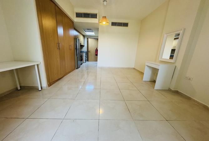 915130 - Property Image 2