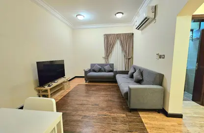 Apartment - 2 Bedrooms - 2 Bathrooms for rent in Anas Street - Fereej Bin Mahmoud North - Fereej Bin Mahmoud - Doha