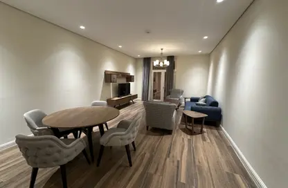 Apartment - 2 Bedrooms - 3 Bathrooms for rent in Floresta Gardens - Floresta Gardens - The Pearl Island - Doha