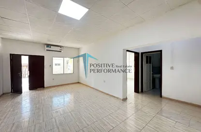 شقة - 3 غرف نوم - 2 حمامات للايجار في قرية النخيل السكنية - سلاطة الجديدة - سلاطة - الدوحة