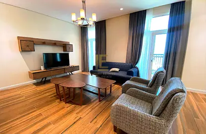 Apartment - 1 Bedroom - 3 Bathrooms for sale in Floresta Gardens - Floresta Gardens - The Pearl Island - Doha