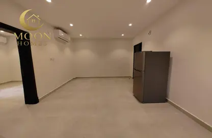 Apartment - 1 Bedroom - 1 Bathroom for rent in Umm Ghuwailina 4 - Umm Ghuwailina - Doha