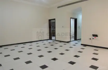 Empty Room image for: Apartment - 3 Bedrooms - 3 Bathrooms for rent in Al Nasr Street - Al Nasr - Doha, Image 1