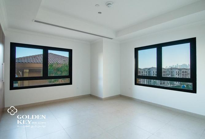 942125 - Property Image 2