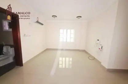 Apartment - 2 Bedrooms - 2 Bathrooms for rent in Al Mansoura - Al Mansoura - Doha