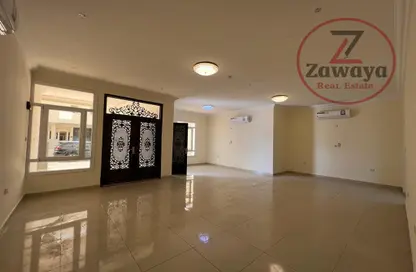مجمع سكني - 3 غرف نوم - 5 حمامات للايجار في شارع ام السنيم - عين خالد - الدوحة