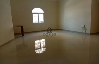 شقة - 2 غرف نوم - 2 حمامات للايجار في شارع سالاجا - دوحة الجديد - الدوحة