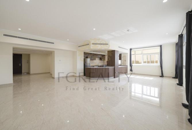985238 - Property Image 3