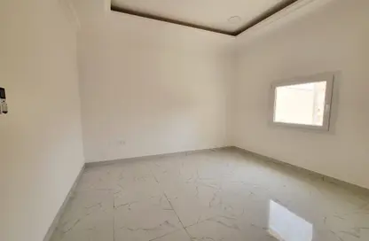 Apartment - 2 Bedrooms - 1 Bathroom for rent in Umm Ghuwailina 4 - Umm Ghuwailina - Doha
