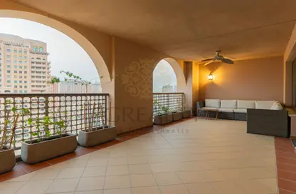 شقة - 2 غرف نوم - 3 حمامات للايجار في طريق بورتو الشرقي - بورتو أرابيا - جزيرة اللؤلؤة - الدوحة