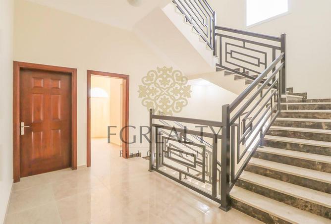 832739 - Property Image 2